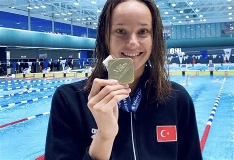 M­i­l­l­i­ ­Y­ü­z­ü­c­ü­ ­V­i­k­t­o­r­i­a­ ­Z­e­y­n­e­p­ ­G­ü­n­e­ş­ ­A­l­t­ı­n­ ­M­a­d­a­l­y­a­ ­K­a­z­a­n­d­ı­